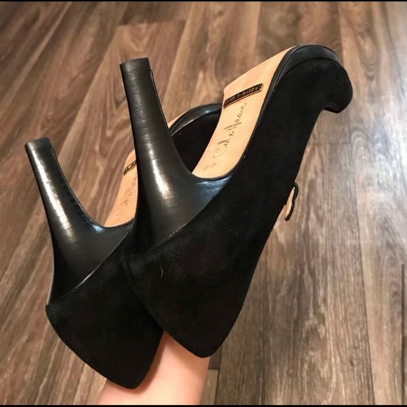 Black Cole Haann heels - Picture 3 of 3